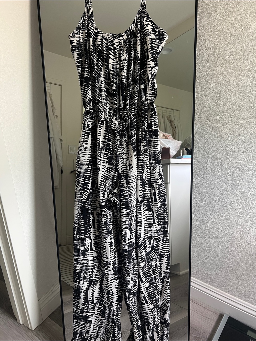 Black & White Patterned Sleeveless Jumpsuit Dress